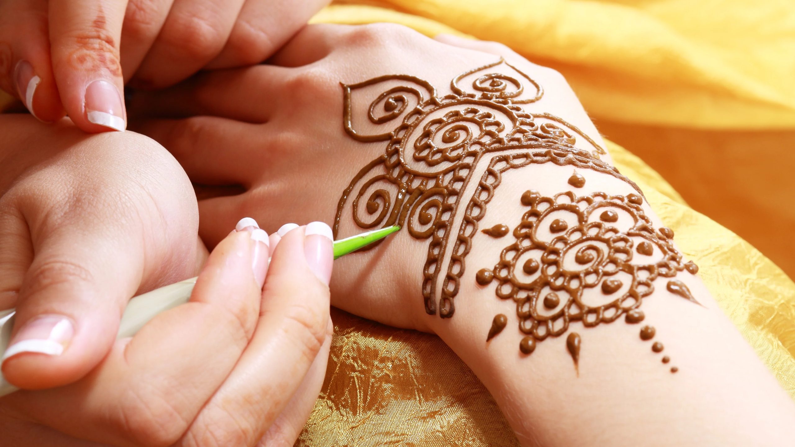 Where Can You Find Henna Services in Qatar