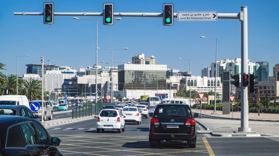 New Traffic Regulations: Limousines, Taxis, and Buses Restricted from Left Lane Usage